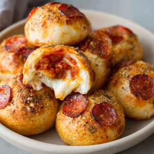 Read more about the article The Ultimate Bite-Sized Pizza Experience for Any Occasion