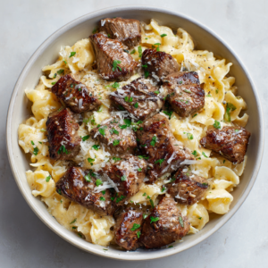 Read more about the article Garlic Butter Steak Bites with Creamy Parmesan Pasta